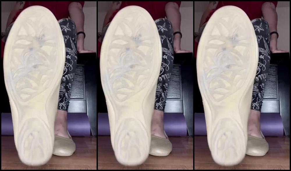 Natasha Aka Vibez3 Onlyfans Do You Know How Pathetic You Look On Your Knees Ready To Clean These Dirty Flats Soles Very The