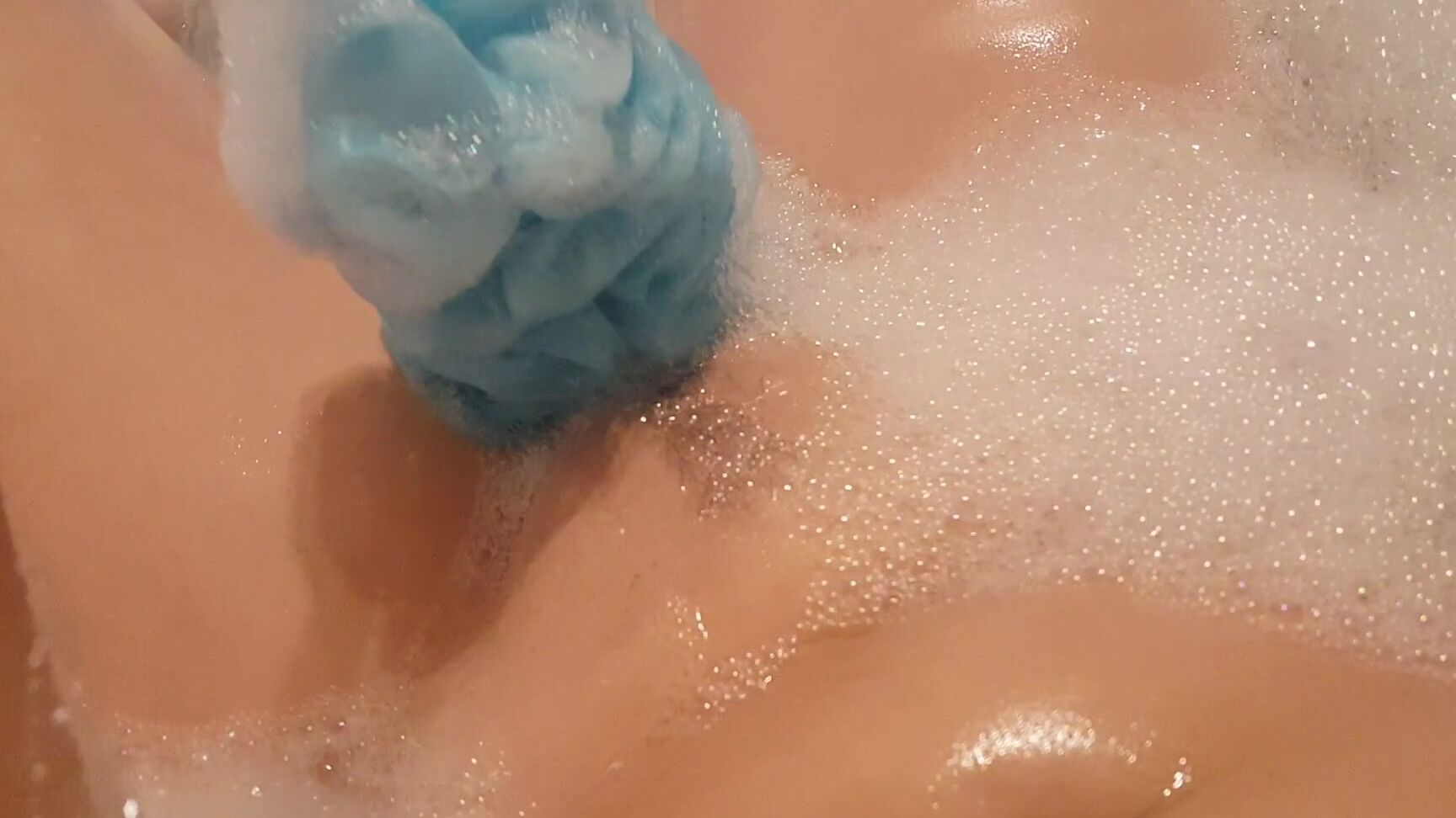 Cherrybmodeluk 1237837 05 01 2017 Bathtime With My Loofer