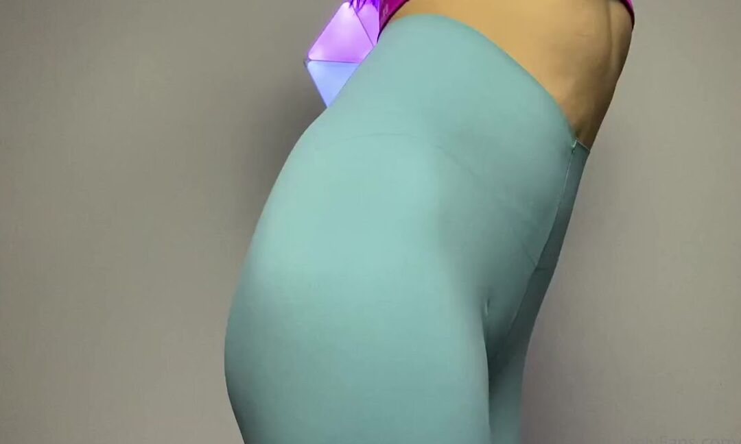 Thealogy Nicknamed Thealogy Onlyfans Does This View My Tight Yoga Pants Make You Wanna Go Bankrupt For E9