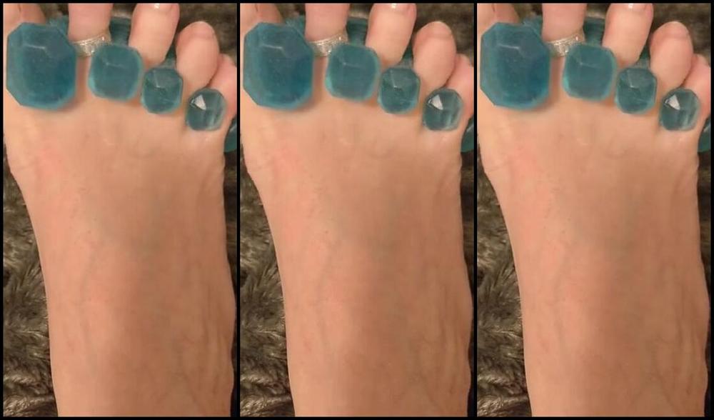 Frejas Submissive Feet Nicknamed Frejassubmissivefeet Onlyfans Paint My Nails