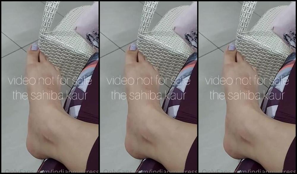 Sahiba Kaur Indian Mistress Onlyfans After My Workout Look At My Shoes Nd Smelly Socks Come To My Feet Ktte Nd Lick My Sweaty Feetp