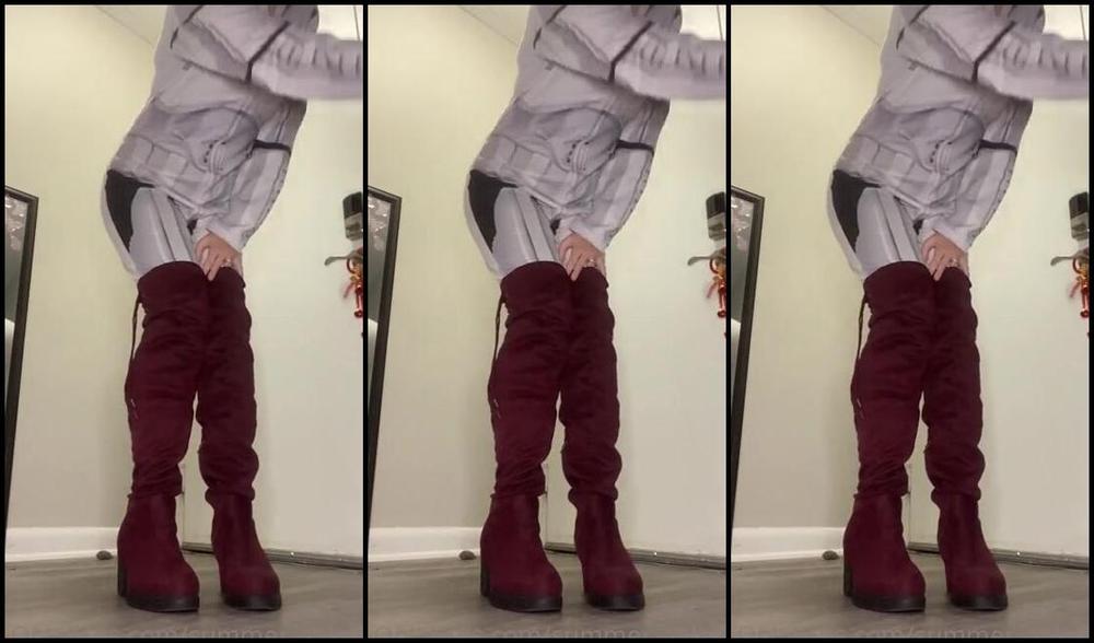 Summer Solesis Nicknamed Summer Solesis Onlyfans It S So Cold Outside But Getting So Hot In Here