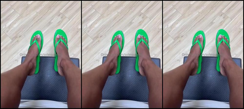 Solequeensolequeenri Onlyfans Dangling My Feet At The Dermatologist Officep