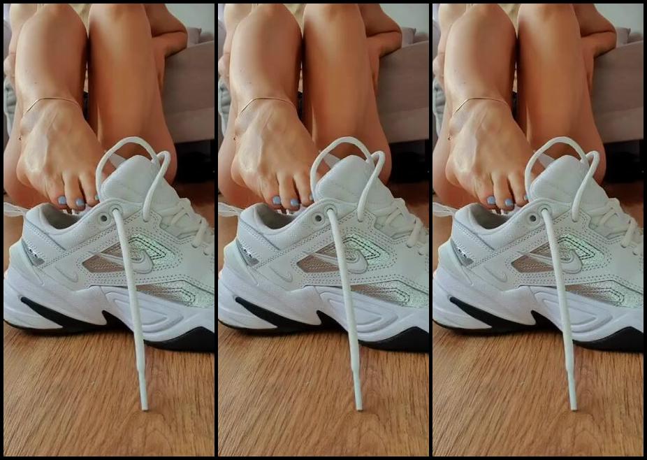 Sofiastoe Aka Sofiastoes Onlyfans Happy Monday Everyone I Did My Morning Run Without Socks Do You Mind Taking Off My Shoes For