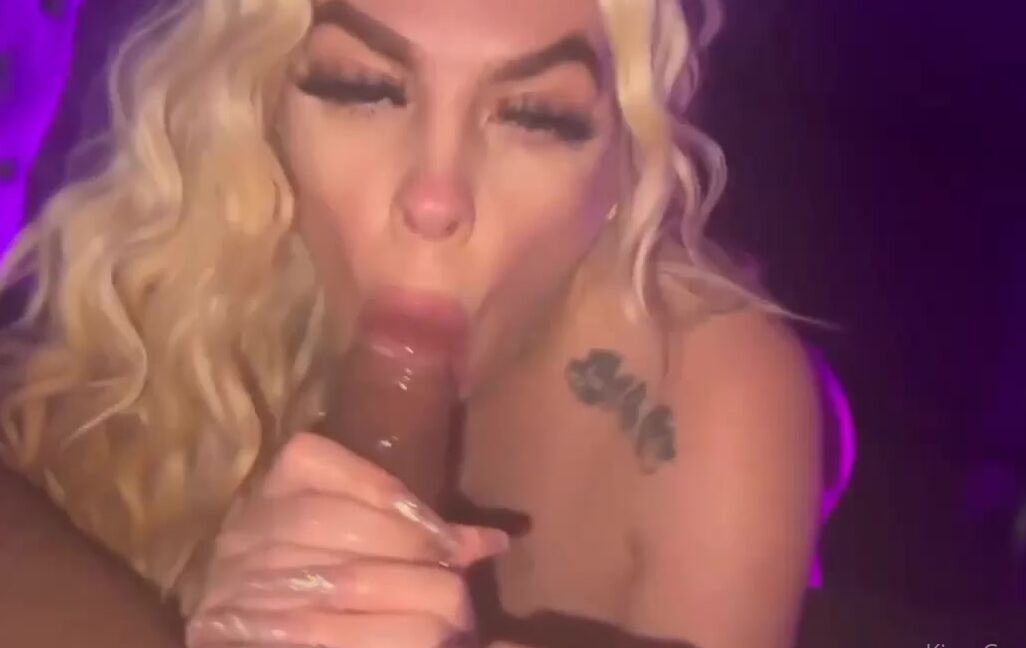 Kingcuretv Her Roommate Didn T Want To Be Left Of