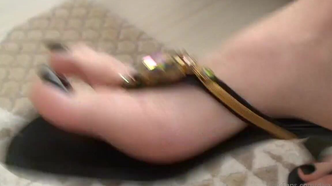 Sahibediya Aka Diya1111 Onlyfans Dangling Thong Sandals Clapping