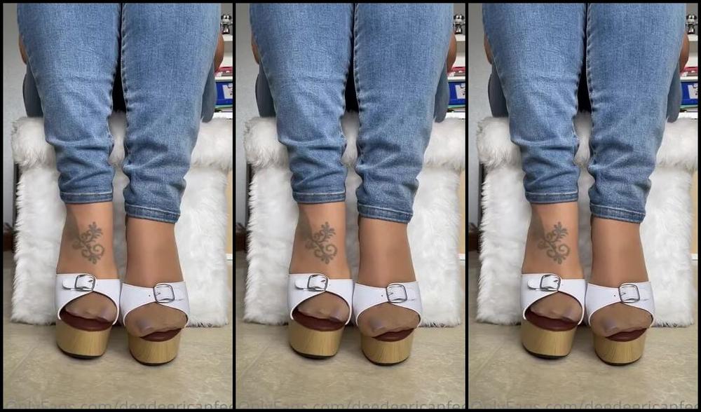 Deedeericanfeet Onlyfans As Requested Beige Nylons And Mules Tease