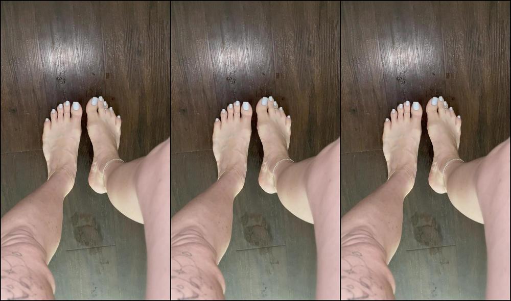 Goddessfendi 3280721905 04 16 2024 Talk A Walk W Me As I Spit On My Feet And Get Them All Messy