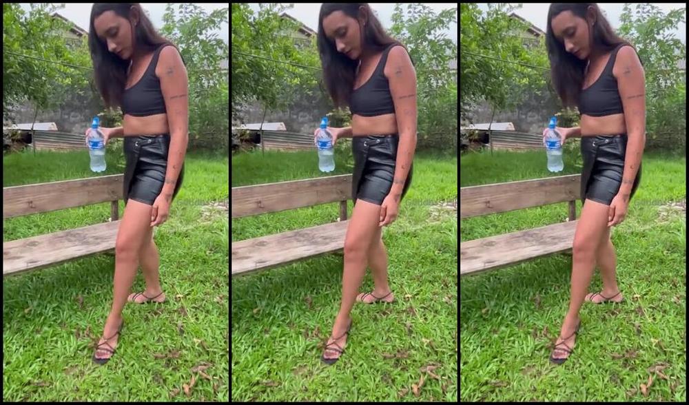 Goddessellen96 Onlyfans Accompany Me While I Walk And Step On Some Dried Fruits And Leaves And Then Show My Dirty Feet For