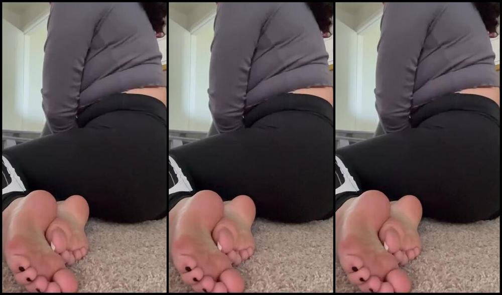 Sweetiestoes Aka Yourfeetsweetie Onlyfans Are You Helping Me With Chores