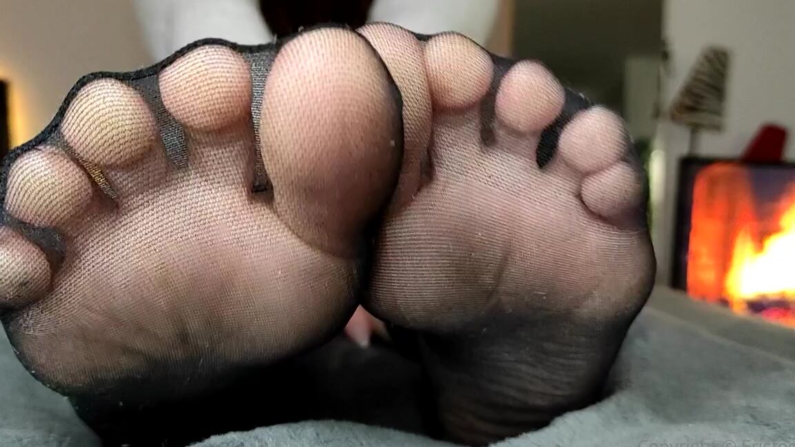 Erisfeet Onlyfans Oh No La Tua Nemica Di Classe Ti Ha Appena Visto Negli Spogliatoi Femminili Della Squadra Di Pallav