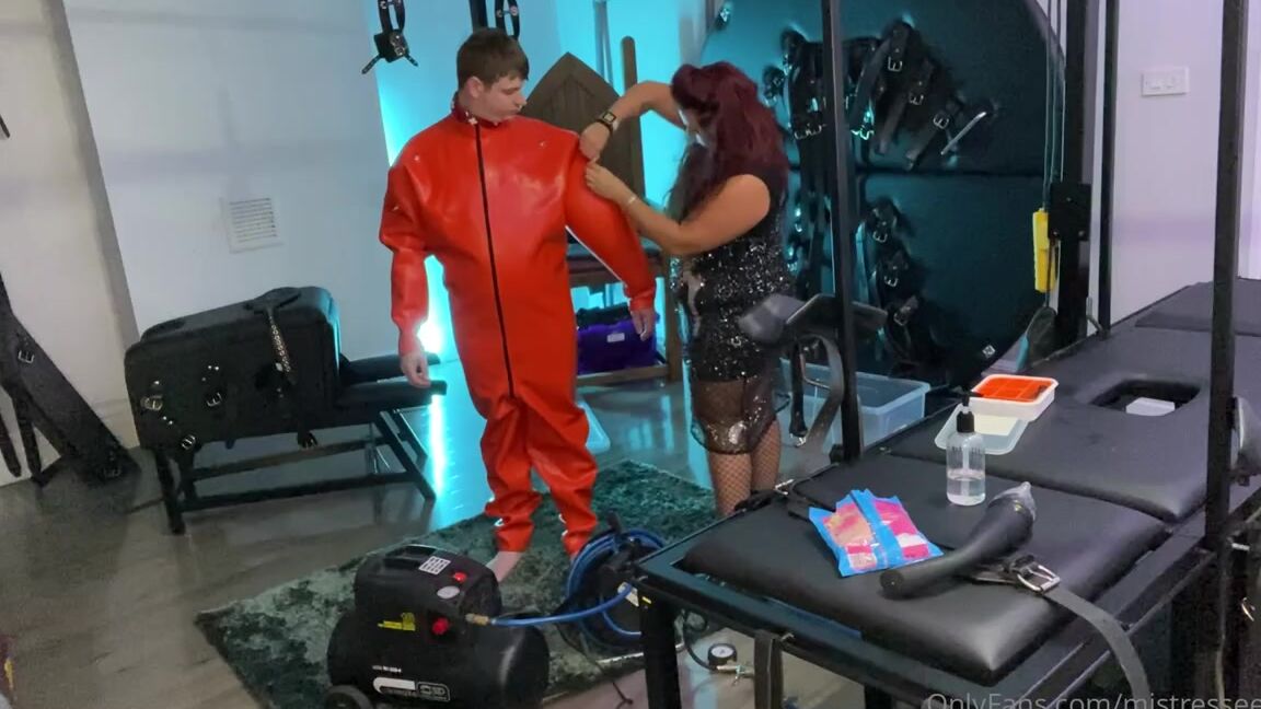 Mistress Eclipse Nicknamed Mistresseeclips Femdom 10 31 2021 Onlyfans Video Rubber Inflatable