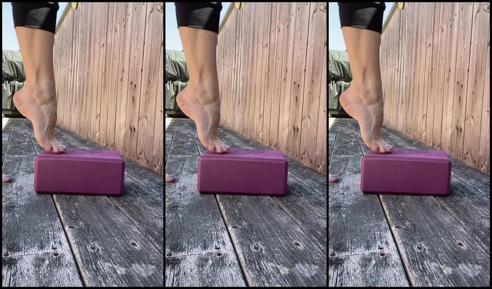 Lezlyan Nicknamed La Little Dancer Feet Onlyfans This Foam Block Is Just What I Needed For Stretching My Precious Beauties X1 Video