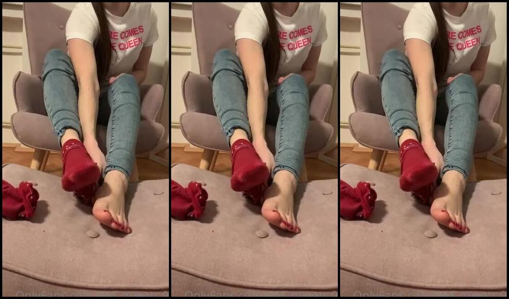 Red Queen Nicknamed Red Queen 94 Femdom 01 10 2022 Onlyfans Video Come Give Me A Foot Massage Pup