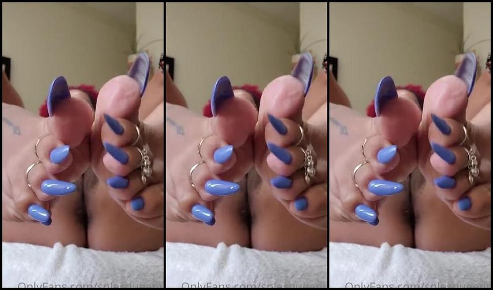 Meryann Aka Solesqueenrd Onlyfans Lets See What Steals Your Attention More Those Beautiful And Meaty Feet Or My Open Holes I Love E
