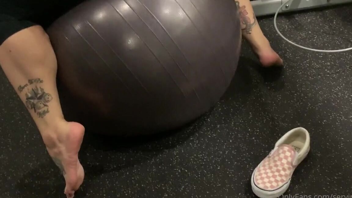 Servingbarefeet Aka Servingfet Onlyfans Over A Year Ago I Would Be Embarrassed At The Thought Of Even Taking My Shoes Off After My Wo 2