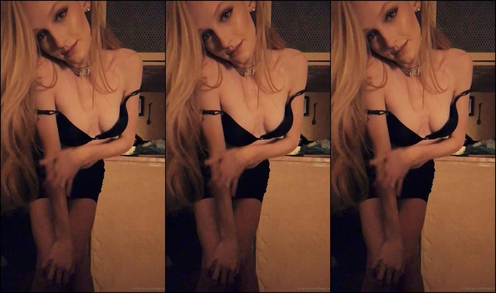 Kwgirlx Happy New Year Should I Go With Or Without Panties Tonight