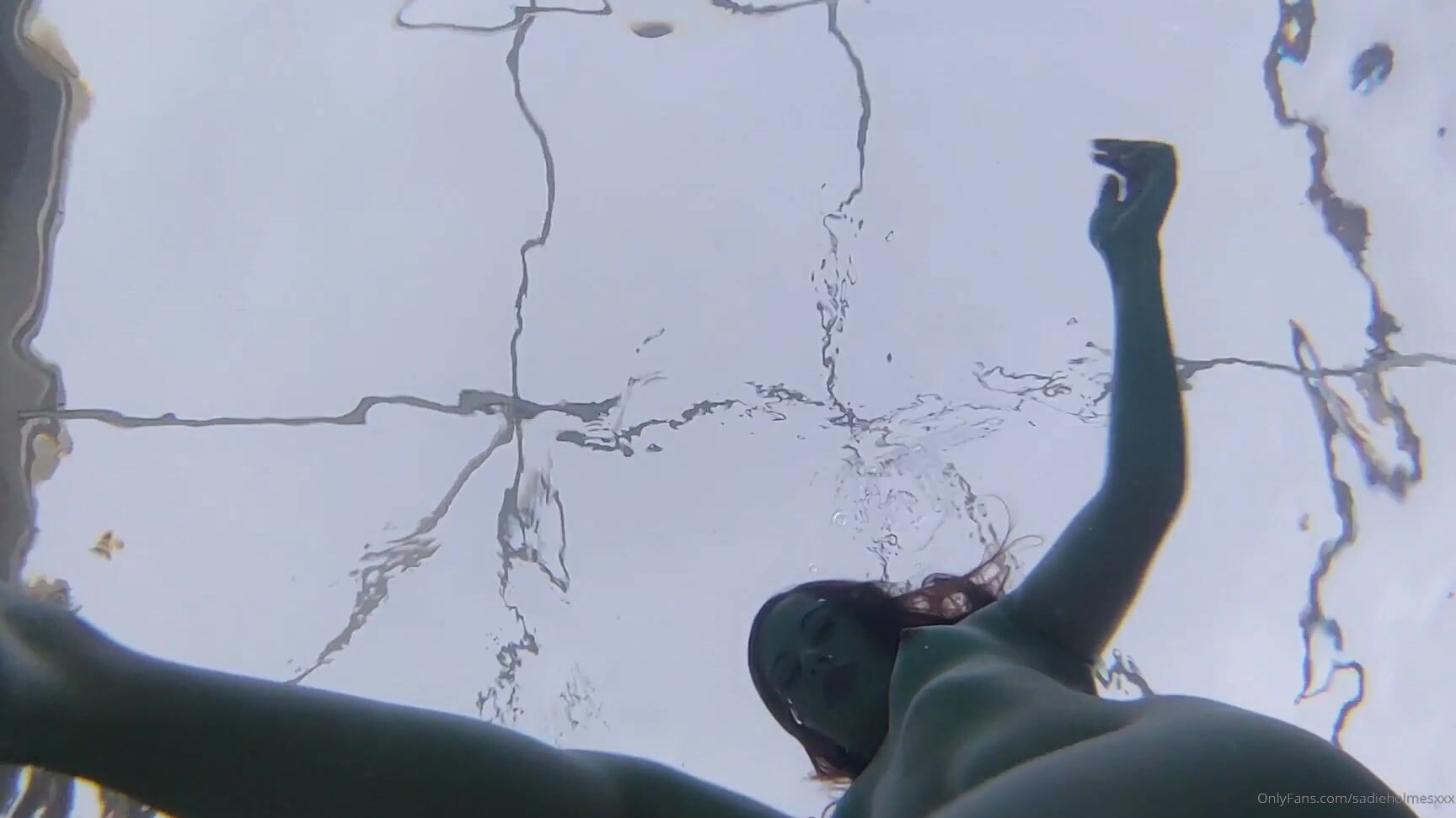 sadieholmes-12-01-2020-124631335-it-has-been-so-warm-this-week.-i-wish-i-was-swimming-slutty-with-ashlynn-taylor-again-