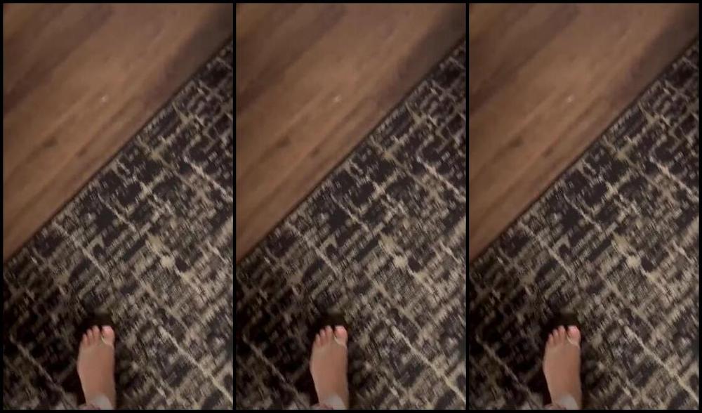 Goddessmonica00W Onlyfans Flip Flop Walk About2P