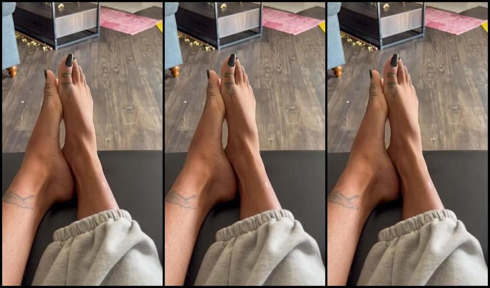 Zafeetllc Onlyfans Just Wiggling Around The House