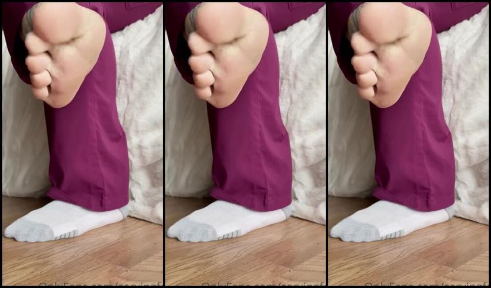 Servingbarefeet Aka Servingfet Onlyfans Showing Off My Stinky Bare Toes After My Shift