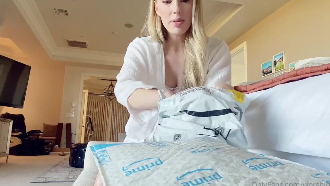 Princess Rene Aka Worshiprene Onlyfans Opening More Birthday Gifts