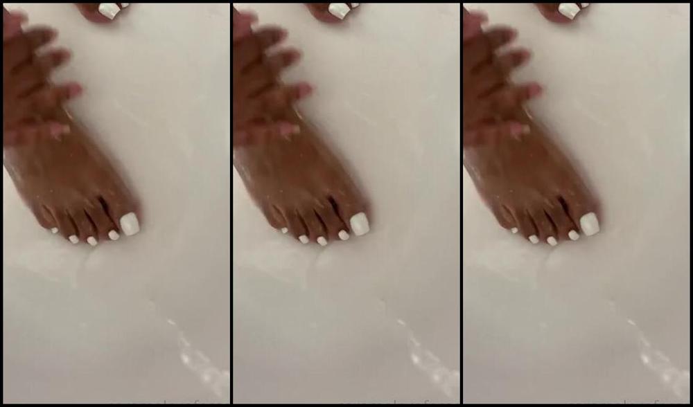 Puja Nicknamed Caramelprofessor Onlyfans Part 2 The Mask Is Coming Off My Feet Feel So Soft