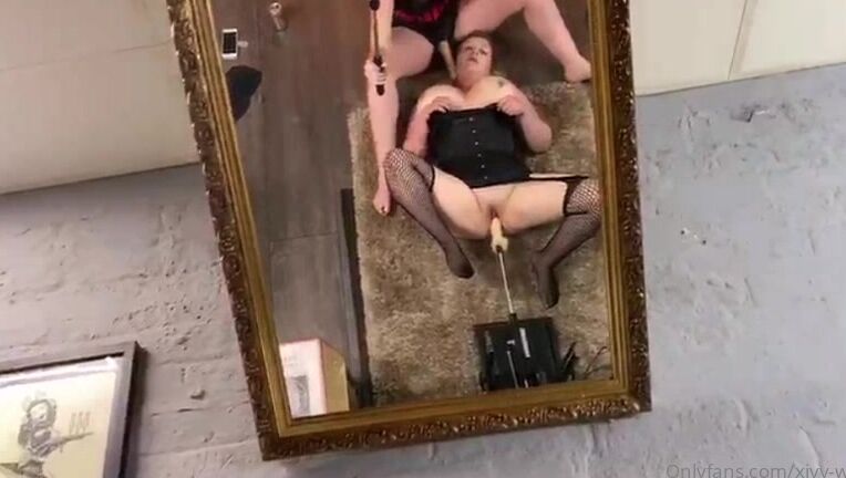 xivy-wildx-18-02-2021-2035321884-kinky-fuck-machine-fun-with-none-other-than-my-mistress-vivienne-kinkyfetishviv