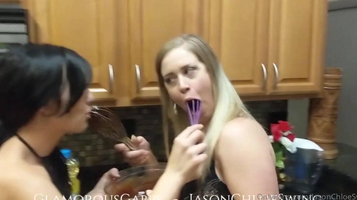 Jasonchloeswing Wednesday Night Glamorousgabbs Came Over To Visit And We Made Brownies We Were So Silly