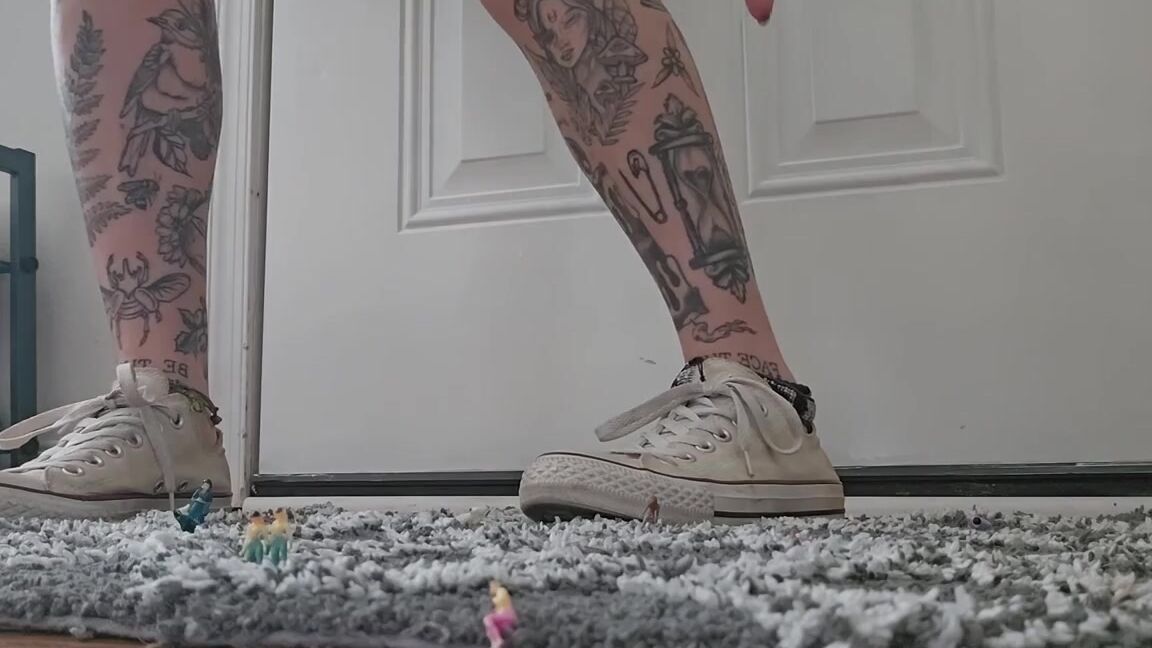 Mythicmaggs Onlyfans Giantess Maggie Strikes After Coming Home And Accidentally Stepping On A Tiny Hiding In My Doorp