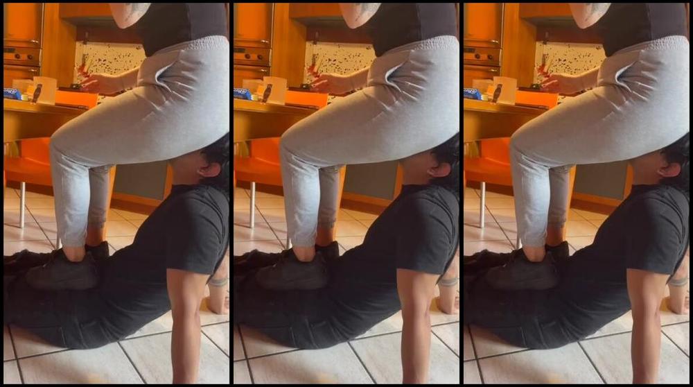 Deaveronica01 Onlyfans Destroying My Human Chair Each Time I Want A Meal