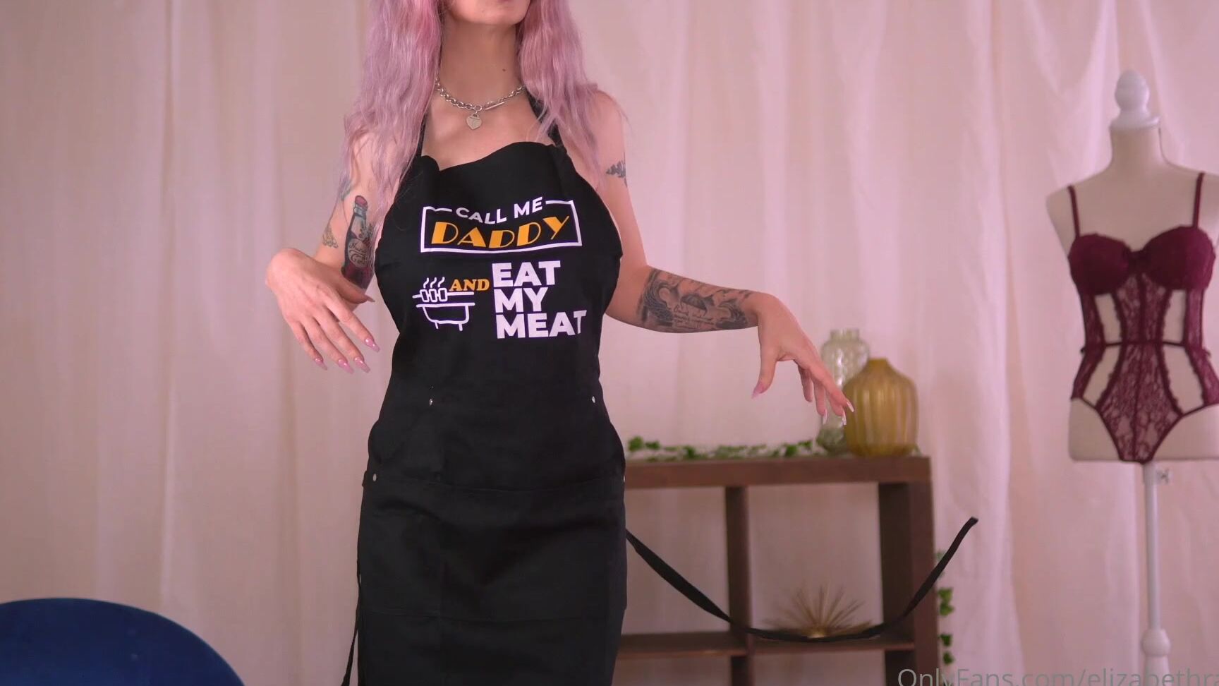 elizabethrabbit-23-09-2021-2226811591-modeling-only-an-apron-and-my-birthday-suit-can-i-come-help-you-grill