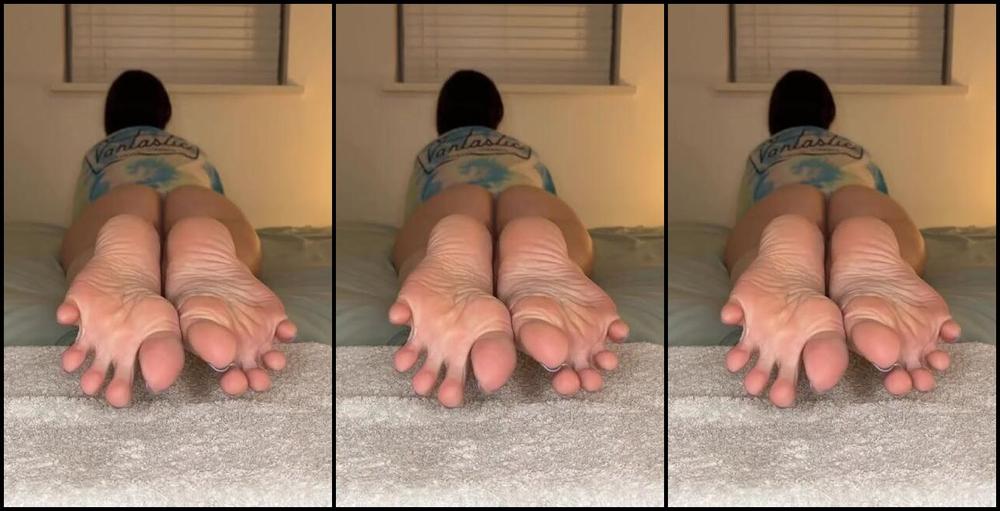 Mimisfeet1 Aka U81134601 Onlyfans Feeding Time Again For My Cum Hungry Soles Do Any Of You Other Foot Perverts Have A Load That Need