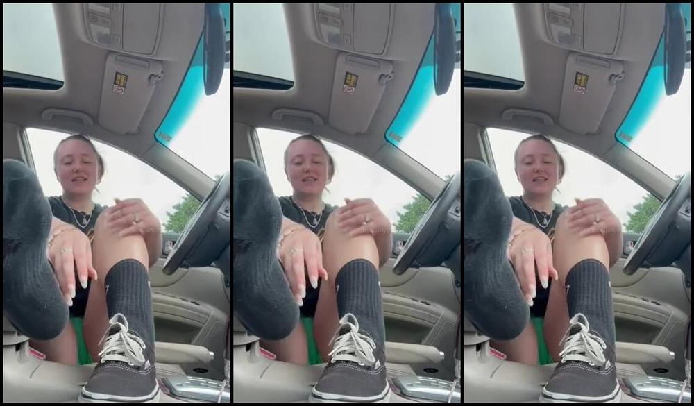 Goddess Flower Nicknamed Smokinflowers Foot Fetish 05 17 2024 Onlyfans Video Lick The Lint From My Sweaty Gym Soles 5