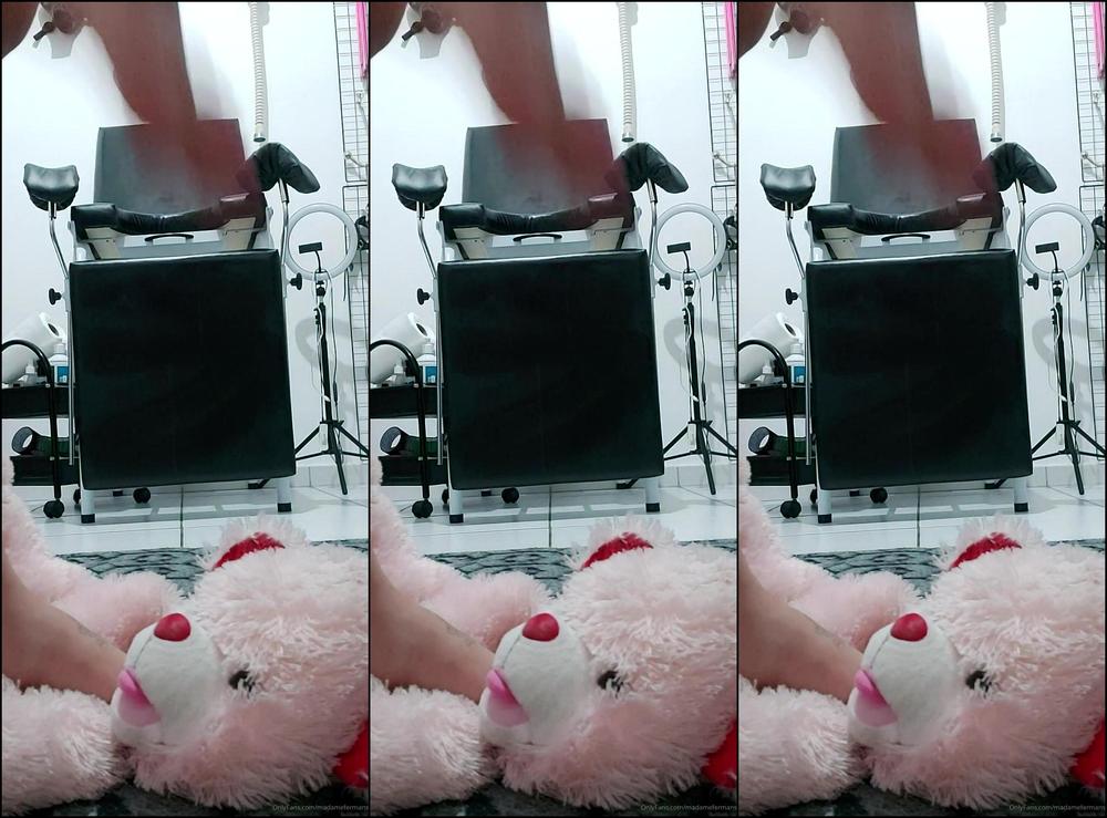 Madamefermans Esmagando A Pelucia Cruel Feet Queen