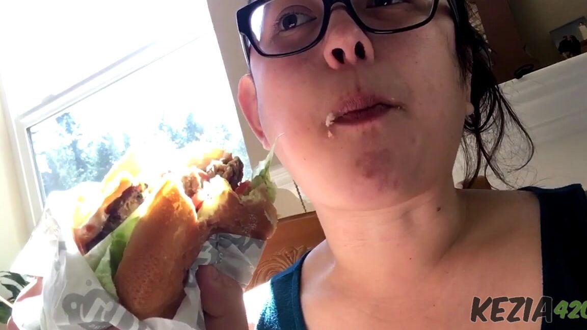 Kezia Bbw Slut Eats Burger Handed In Min