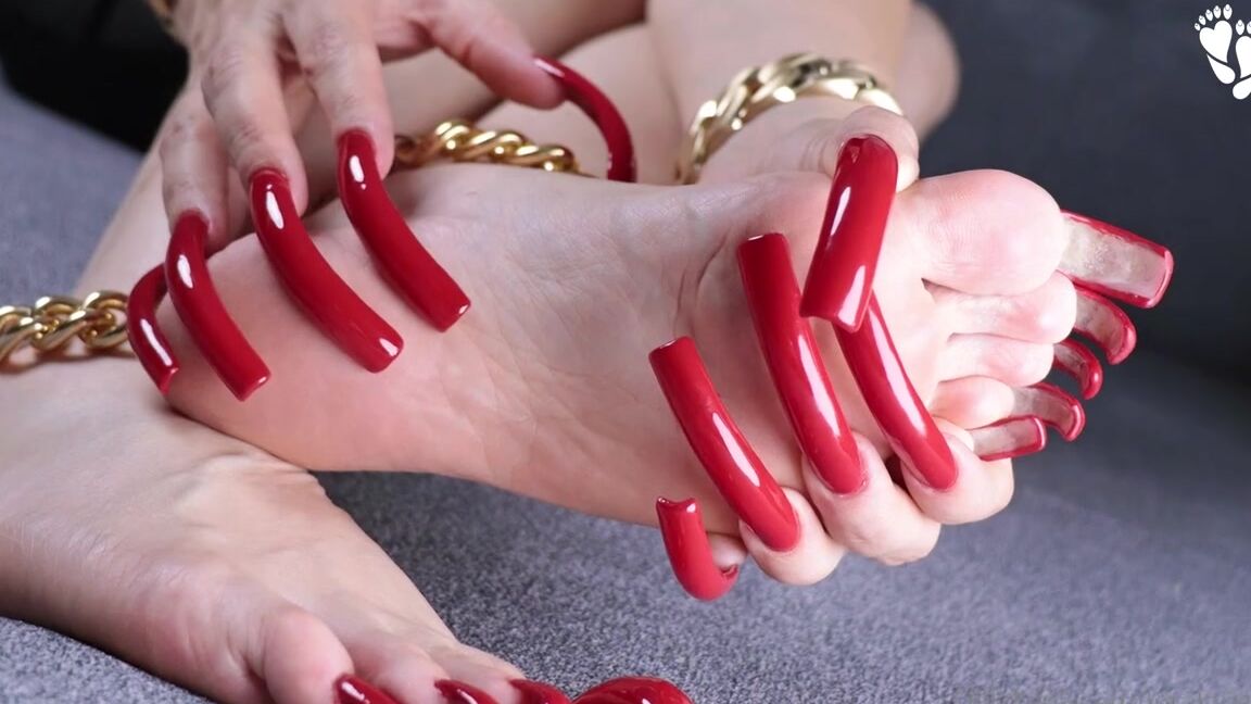 Lora Long Nails Nicknamed Loralongnails Onlyfans Red Toenails And Balloon