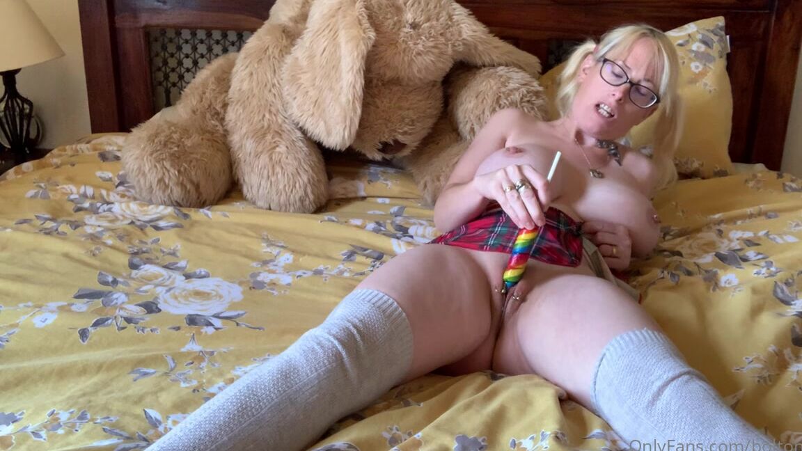 Boltonwife Anyone Wanna Suck My Lollipop