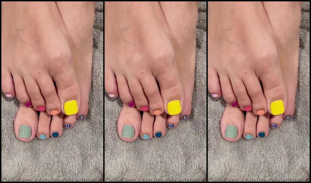 Brooke Jones Nicknamed Myposedtoesvip Onlyfans What Do You Think Of The New Pedi Would All These Colors Make You Blow Too 2