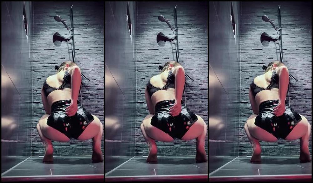 Miss Flora Nicknamed Missfloraberlin Onlyfans A Little Striptease For You