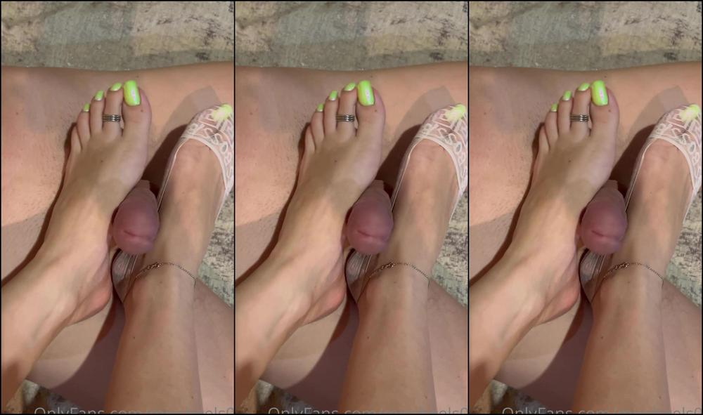 Missheels Who Missed Socks