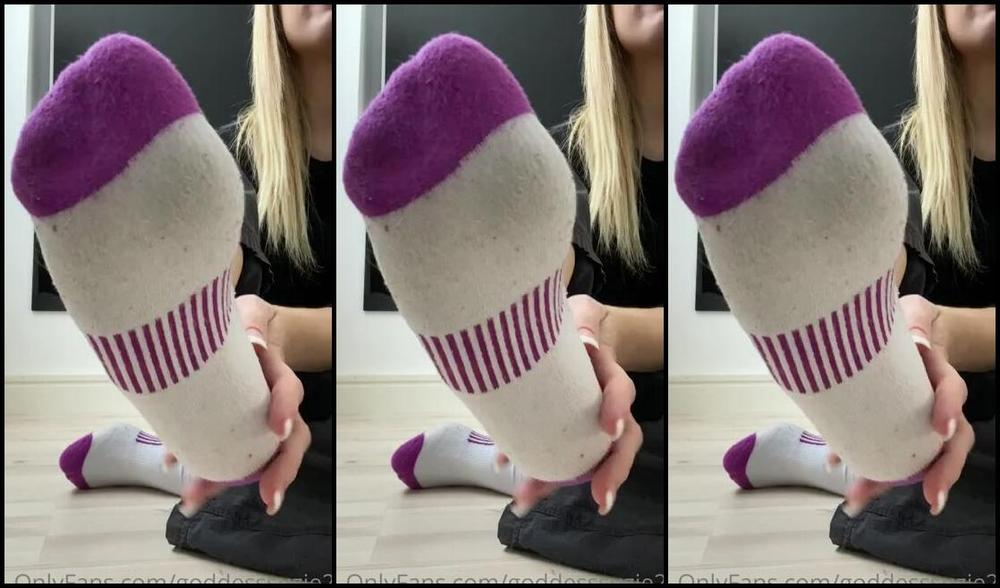 Goddesssuzie26 Onlyfans You Re Such A Weirdo Look At You Desperate And Aching For My Sweaty Stinky Socks Your Cock Gets