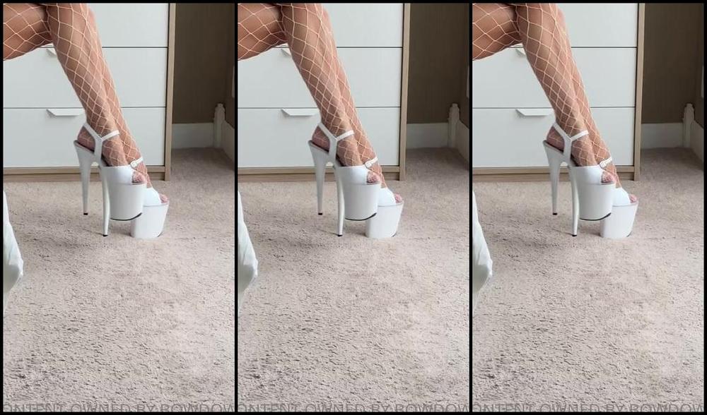 Princess Chelsea Aka Bowdown2Chelsea Onlyfans Erotic Legs