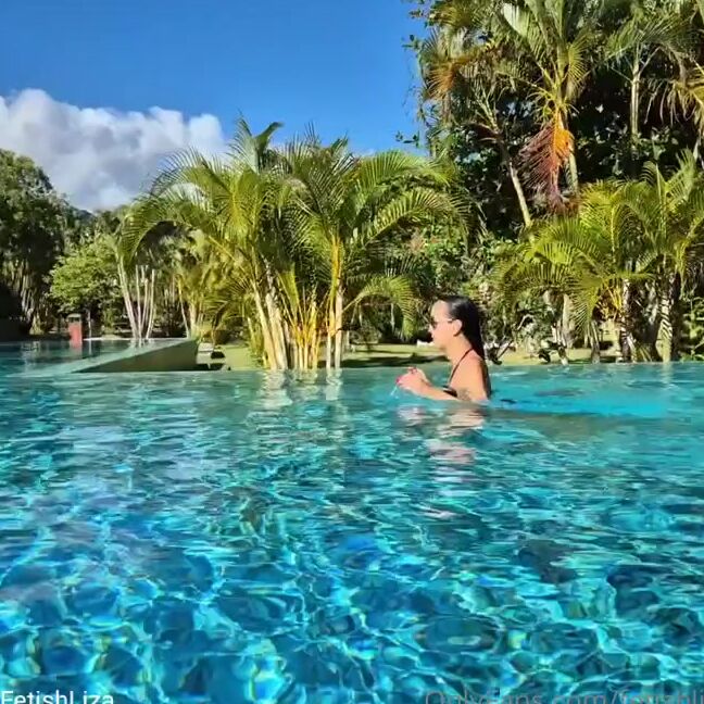 Fetishliza 12 01 2024 Onlyfans Video Queen Of The Pool