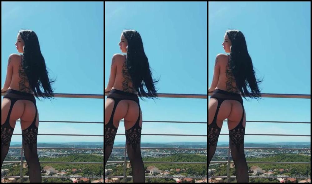 Miss Ruby Alexia Nicknamed Rubyalexia Onlyfans Guess How Many Passers By Saw Me Naked On The Balcony