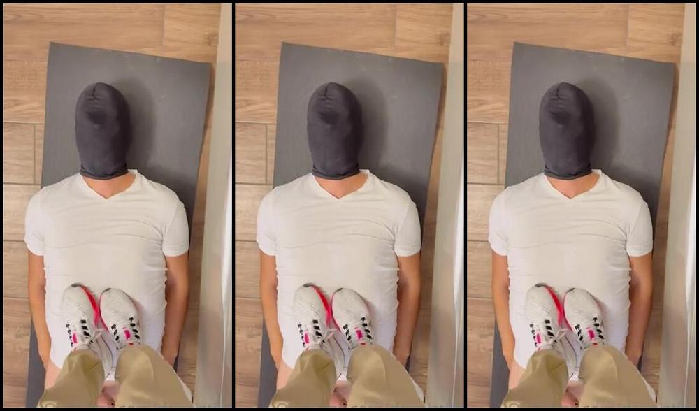 Deapistilla Nicknamed Deapistilla1 11 02 2022 Onlyfans Video Trampling Con Nike Tappetino Umano