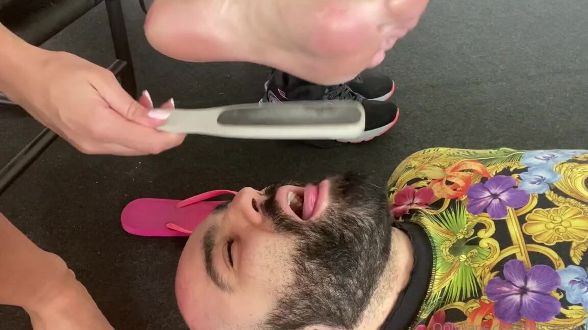 Missrose Heels Onlyfans Arabfootsoldier Having Some Snacksss A Nice Little Treat Eating My Sole Dust