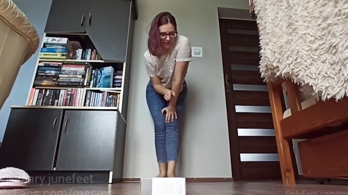 Masmr Onlyfans Box Crushing In Sexy Style Feet Stretching And Teasing Pedno Show Socks Bare Foot Slippers