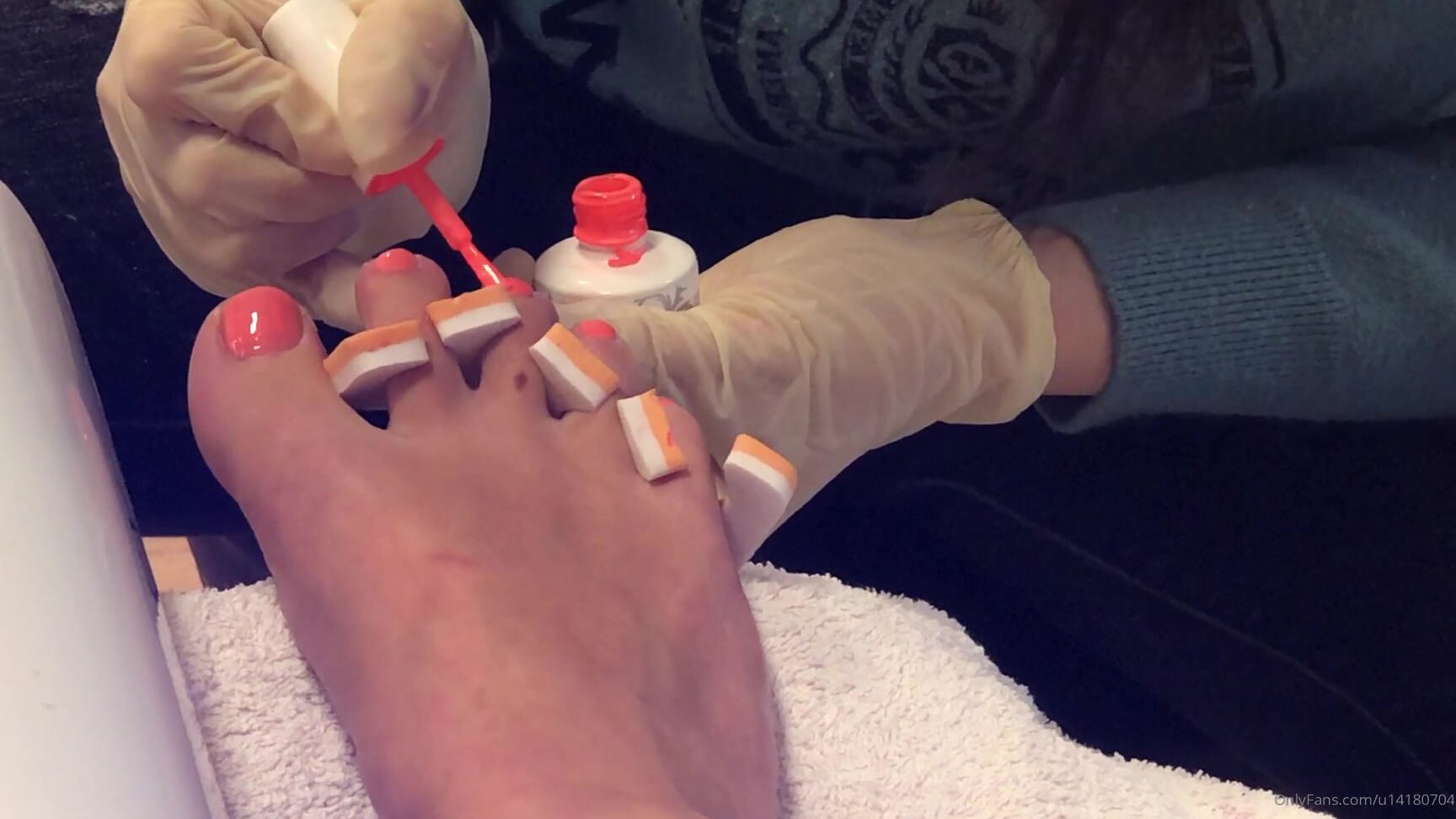 hayleex-24-02-2020-159336039-feet-video-getting-my-toenails-polished-at-the-salon