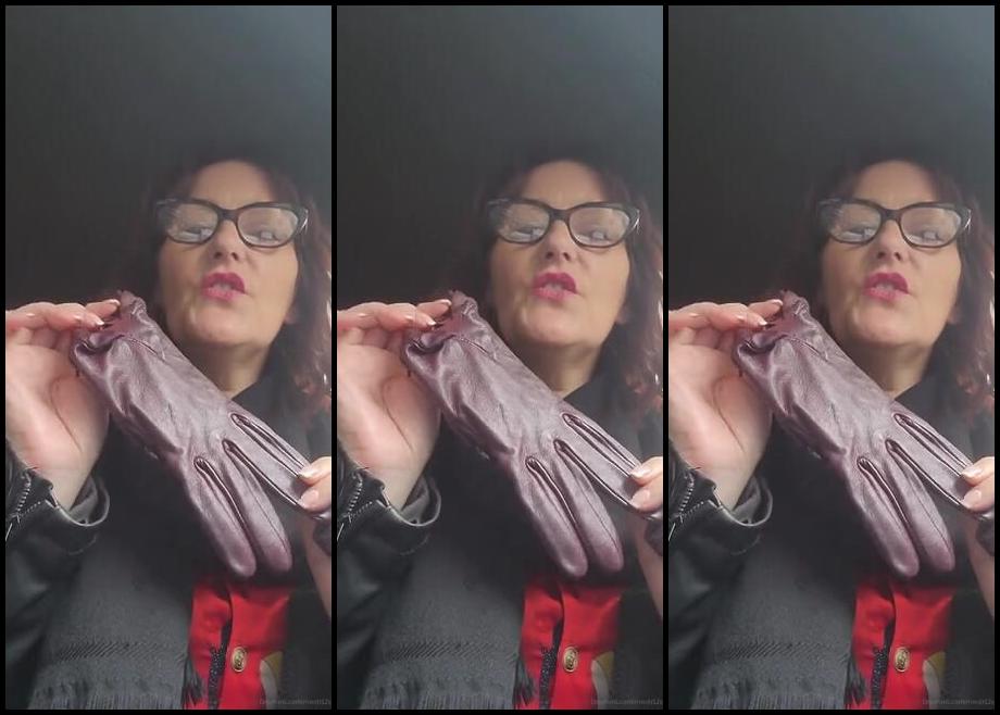 Miss B Nicknamed Missb52S Onlyfans 03 31 2023 Putting My Gloves On